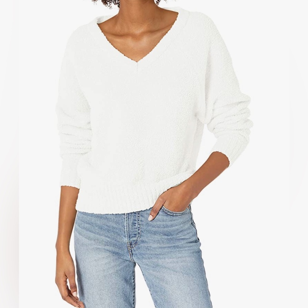 UGG Paula White Fluffy V-neck  XS